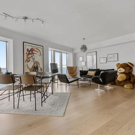 Designers Penthouse In The Clouds